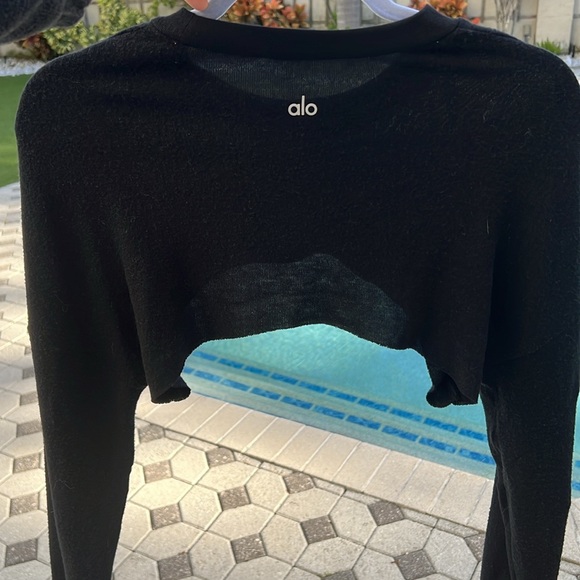 Alo Yoga “Extreme Long Sleeve Top” in Black - Picture 4 of 7